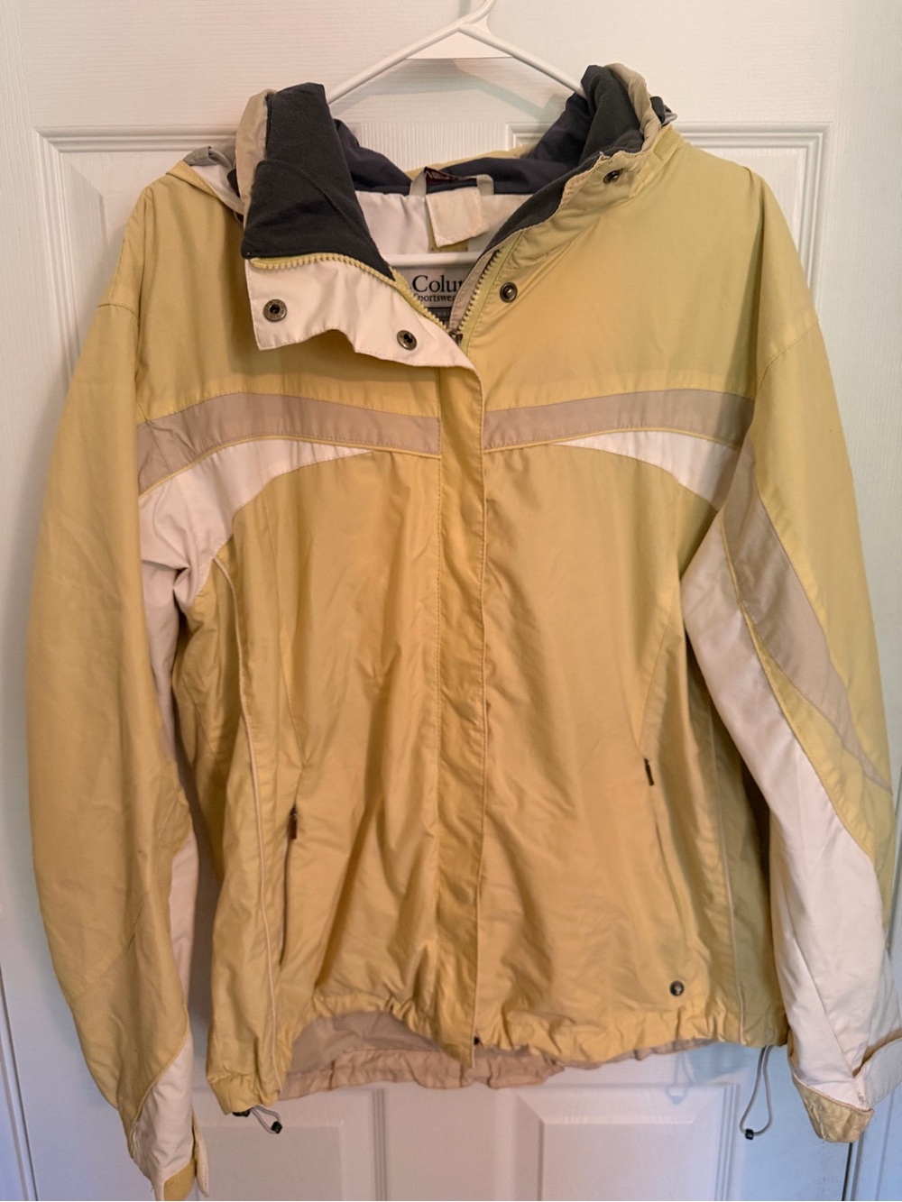 Vintage Columbia Women's Light Yellow Waterproof Jacket